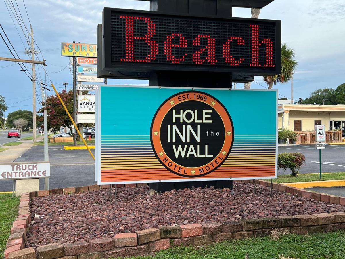 Hole Inn The Wall Hotel - Fort Walton Beach - Sunset Plaza - Nearby Beaches & Hurlburt Exterior photo